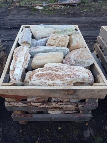 Златолит жёлтый, жёлто-зелёный глыбки и валуны для ланшафтного дизайна купить в Сочи