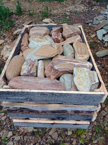 Златолит жёлтый, жёлто-зелёный глыбки и валуны для ланшафтного дизайна купить в Сочи