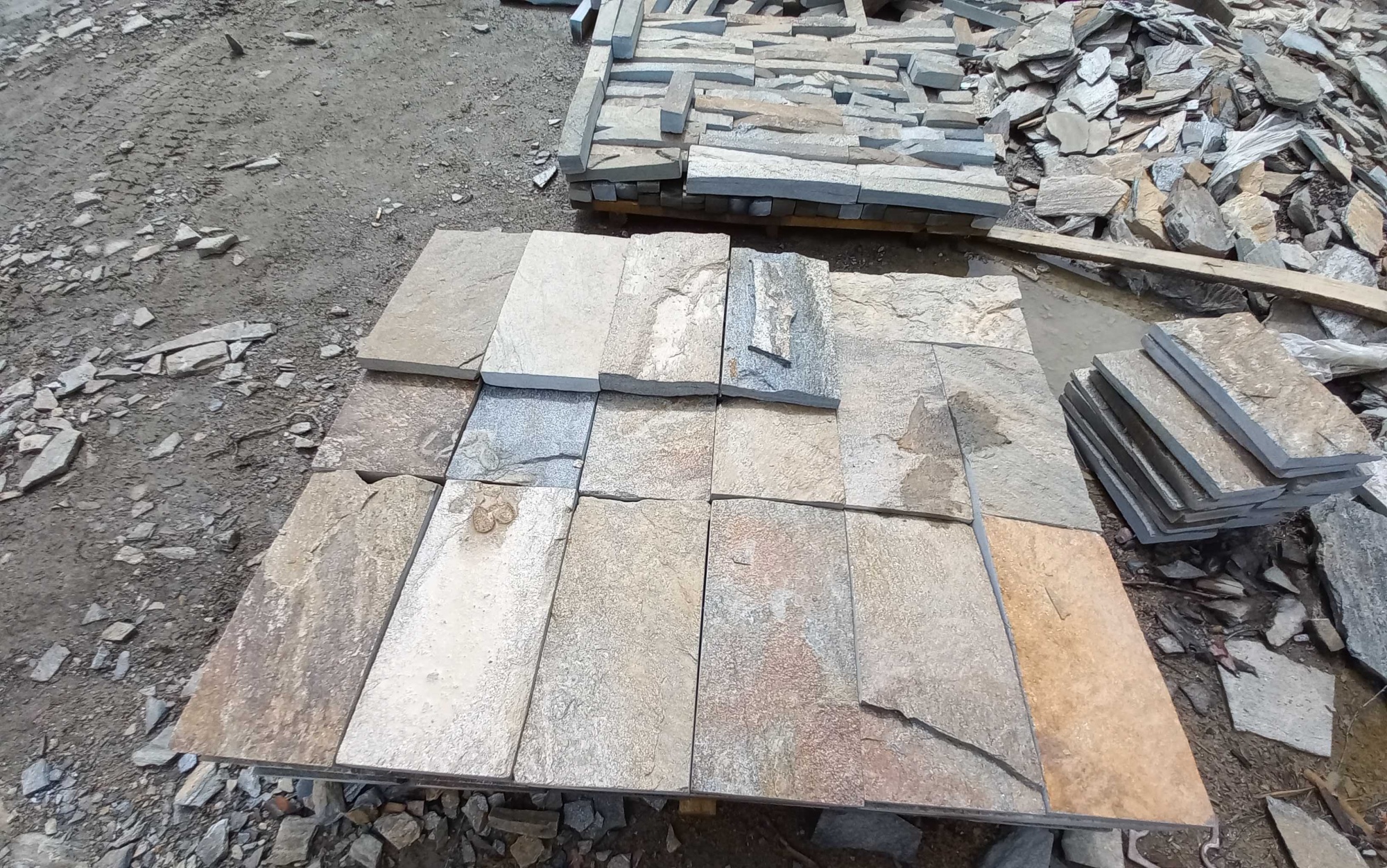 Плитка пилёная златолит Уральский для фасада купить в Сочи