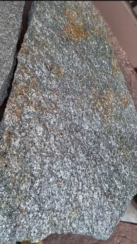 Плитняк златолит серебристый для цоколя, отмостки купить в Сочи