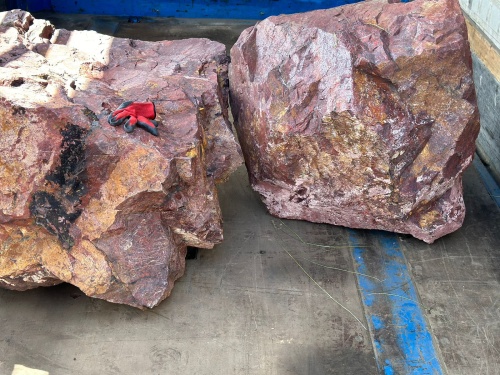 Ландшафтные глыбы красно-фиолетовые 200-1000 килограмм купить в Сочи